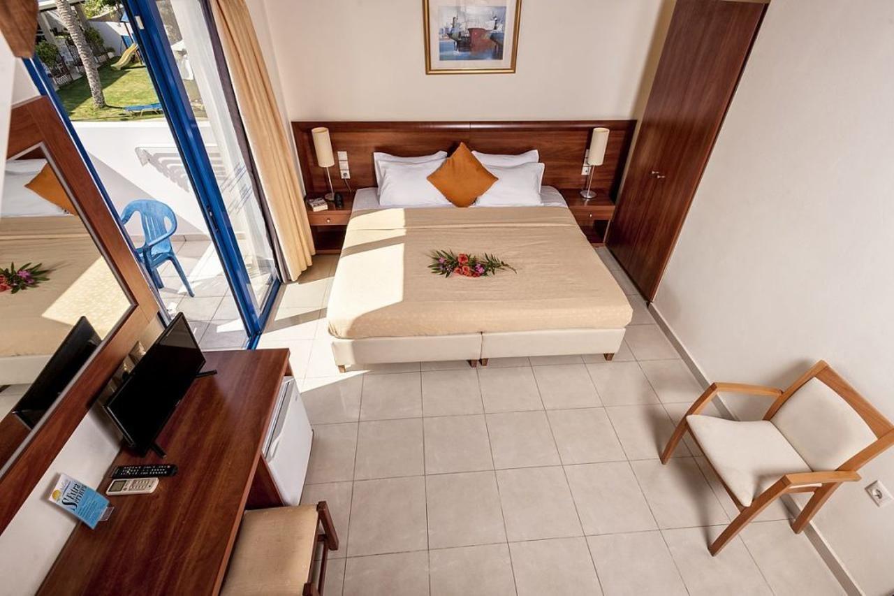 Adelais Hotel Тавронитис Экстерьер фото