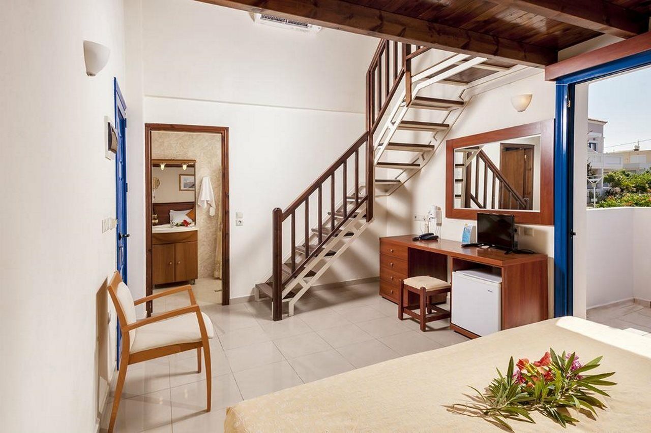 Adelais Hotel Тавронитис Экстерьер фото
